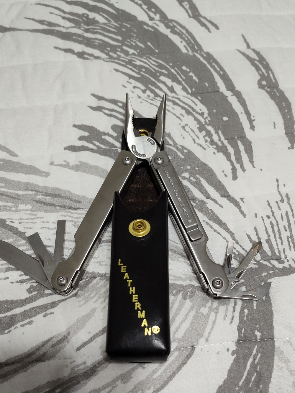 Leatherman SideClip Multi-Tool w/Black Leather Sheath (Retired) - Picture 4 of 7